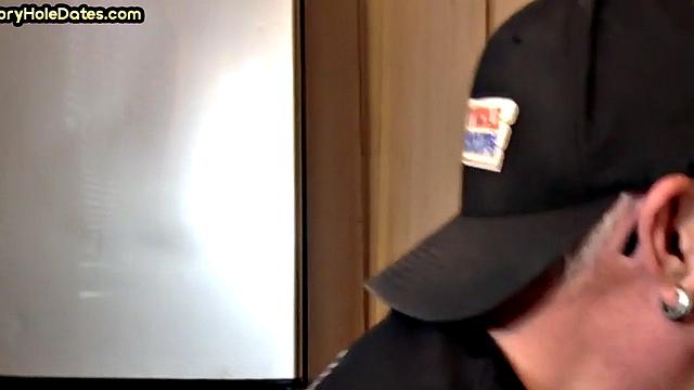 Glory home amateur date with a DILF who knows how to suck cock