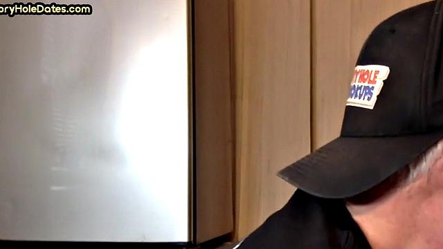 Glory home amateur date with a DILF who knows how to suck cock