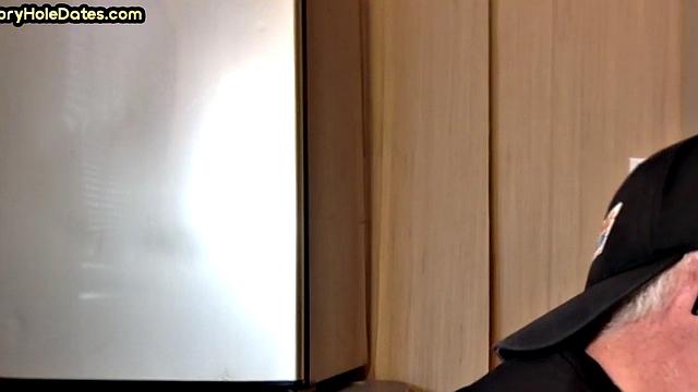 Glory home amateur date with a DILF who knows how to suck cock