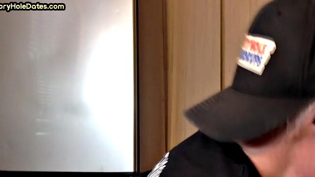 Glory home amateur date with a DILF who knows how to suck cock