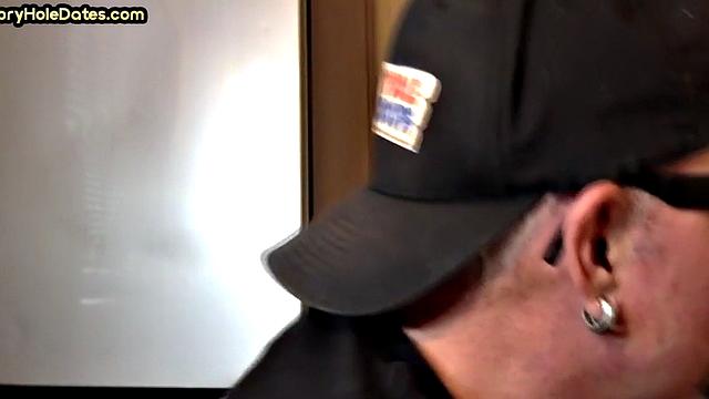 Glory home amateur date with a DILF who knows how to suck cock