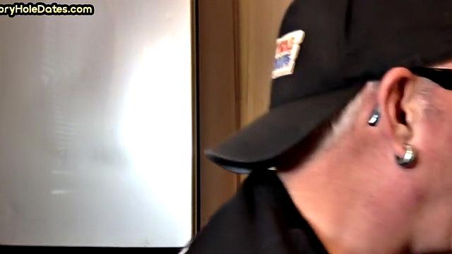 Glory home amateur date with a DILF who knows how to suck cock