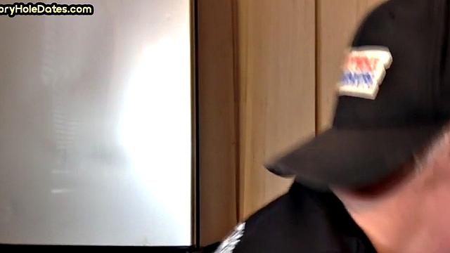 Glory home amateur date with a DILF who knows how to suck cock