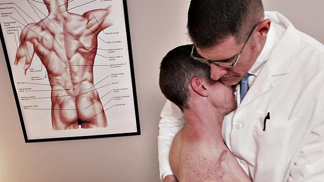 Petite stud deepthroating doctor before barebacking