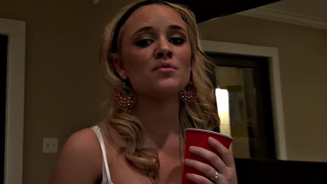 Blonde with a hot body gets a hot kitchen facial on Valentine's Day