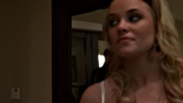 Blonde with a hot body gets a hot kitchen facial on Valentine's Day