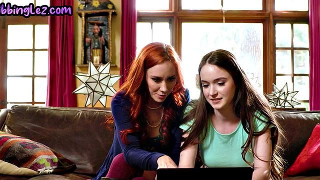 Dyke MILF seduces perverted lesbo before fingering her pussy