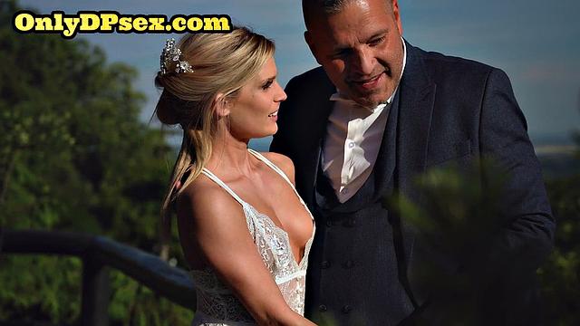 жадная блондинка не выдержала двойного натиска в жёстком трио