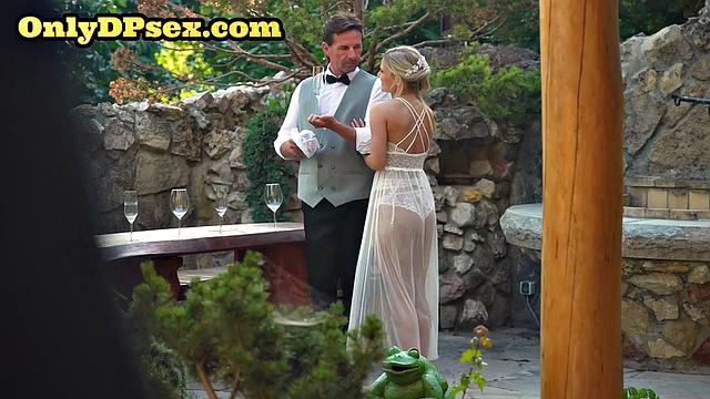 DP babe pounded in threesome