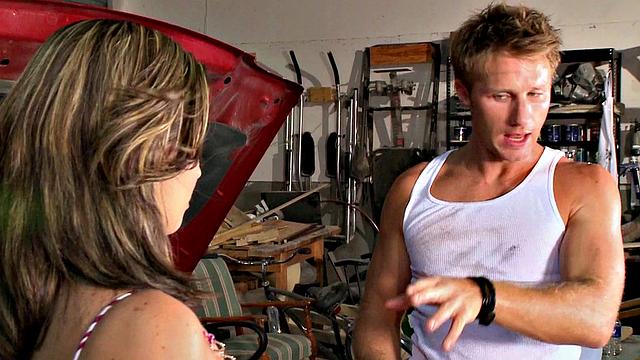 Селена Кастро обманывает механика и трахается за халявный ремонт