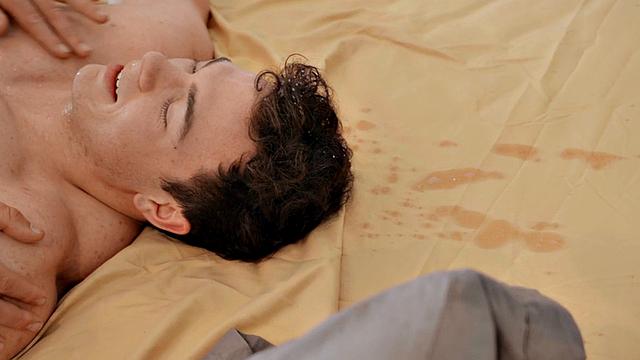 Amateur muscled jock barebacks BF till cumshot