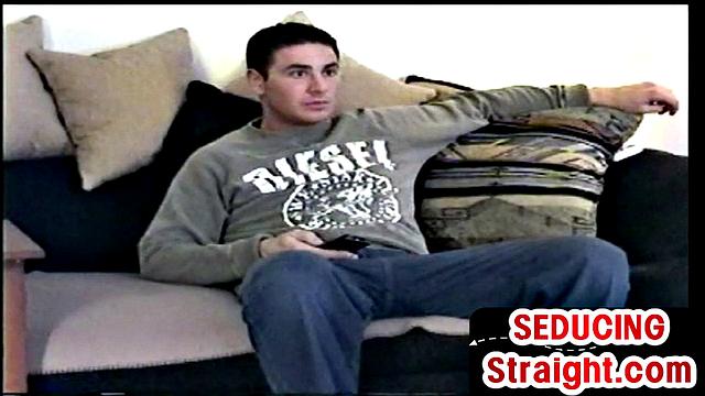 Seducing daddy sucks amateur str8 stud at his home