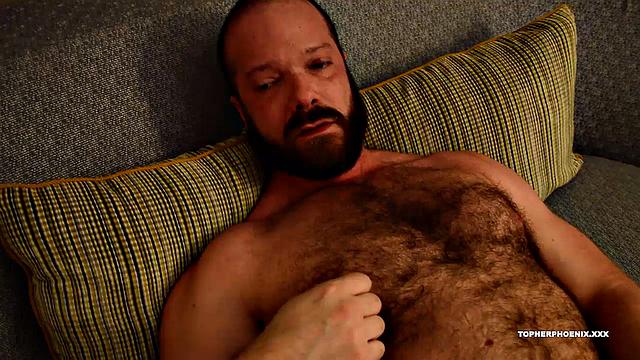 Topher and MuscleBull are back at it. After a workout and the worshiping of their pumped muscles, the men start with solo action that ends up right where we like them.