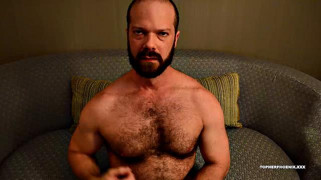 Topher and MuscleBull are back at it. After a workout and the worshiping of their pumped muscles, the men start with solo action that ends up right where we like them.