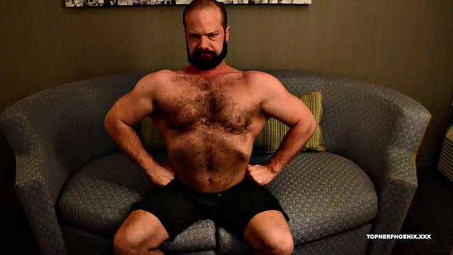 Topher and MuscleBull are back at it. After a workout and the worshiping of their pumped muscles, the men start with solo action that ends up right where we like them.