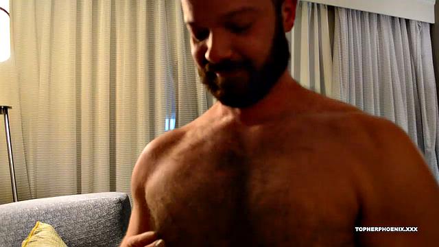 Topher and MuscleBull are back at it. After a workout and the worshiping of their pumped muscles, the men start with solo action that ends up right where we like them.