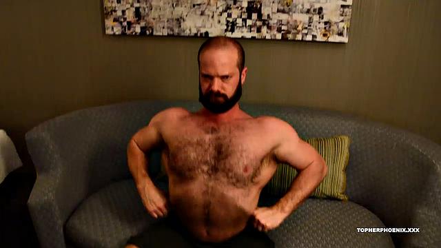 Topher and MuscleBull are back at it. After a workout and the worshiping of their pumped muscles, the men start with solo action that ends up right where we like them.