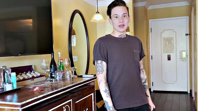 Sensual TS pussyboy kisses n cuddles in amateur softcore