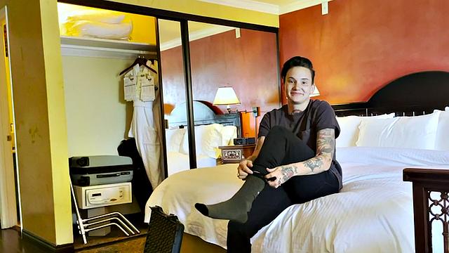 Sensual TS pussyboy kisses n cuddles in amateur softcore