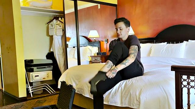 Sensual TS pussyboy kisses n cuddles in amateur softcore