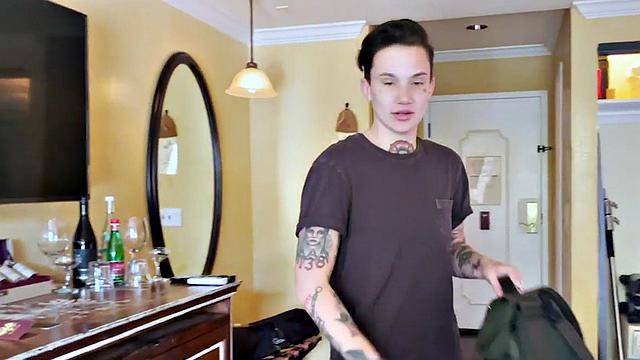 Sensual TS pussyboy kisses n cuddles in amateur softcore