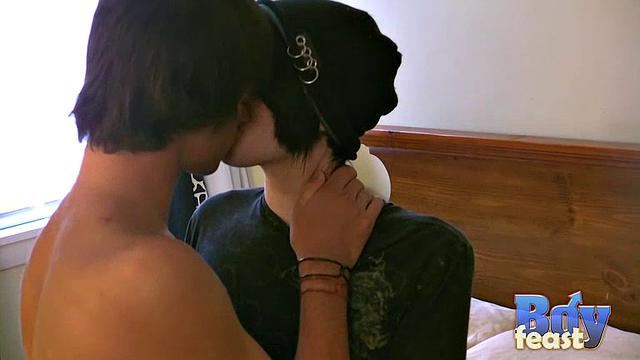 Straight Boy Justin Fucks Aron - Aron & Justin