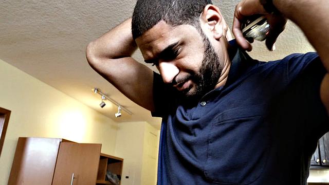 Полицейский жёстко трахает латиноса в наручниках и унижает