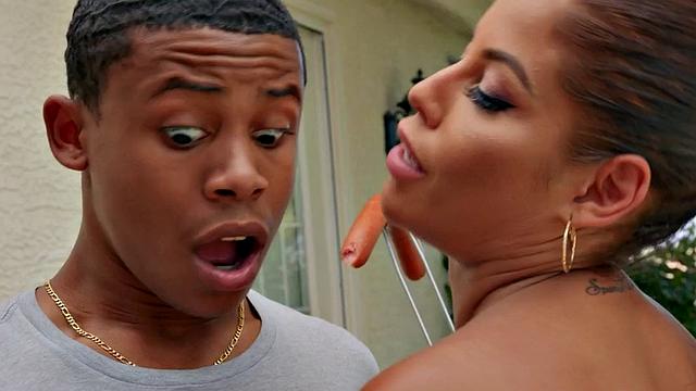 Lucky fellow fucks greedy MILF on kitchen table