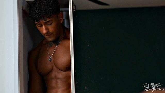 Izzy Cums, Izzy Goes, часть 1