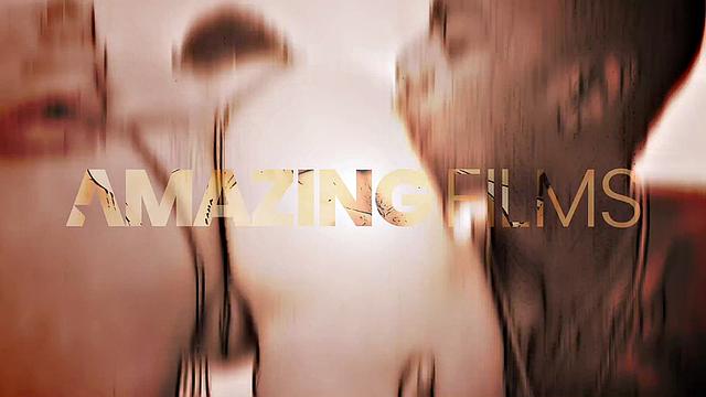 Стефания решила, что коробка - это не предел, когда есть член побольше.