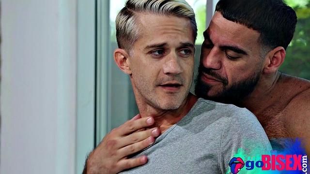 21yo bigtitted babe eaten in bi 3way