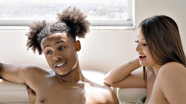 азиатка в татуировках ловит ббк и сразу становится самой громкой в доме