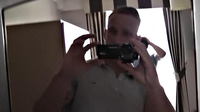 Английская милфа Джесс скачет на огромном члене и теряет голову