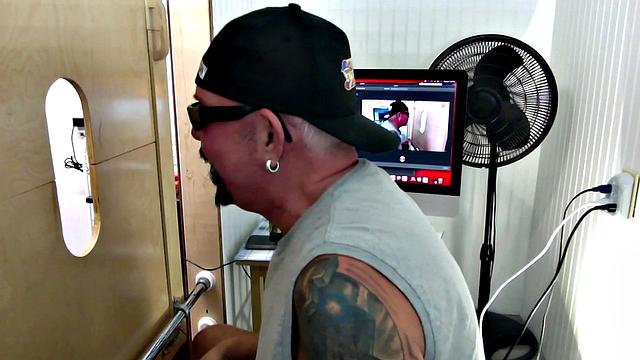 Big Stud Gloryhole Suck Off