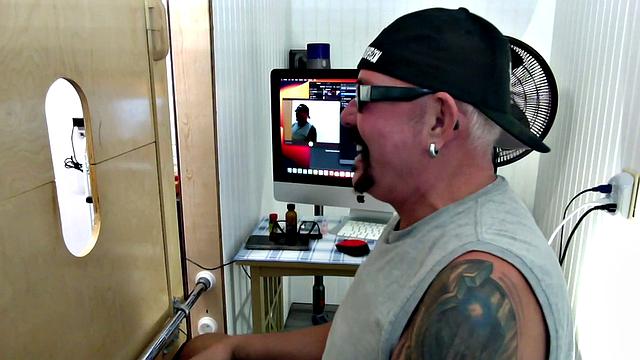 Big Stud Gloryhole Suck Off