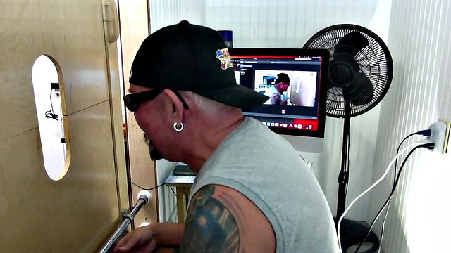 Big Stud Gloryhole Suck Off