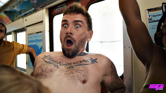 Дэнниэл Рене в групповом сексе в поезде, кончают на грудь и лицо блондинки с большими сиськами.