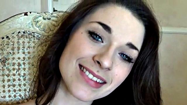 Britney Blue with natural tits Fingering