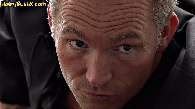 Она раздвинула лохматую киску и жёстко получила по полной перед минетом.