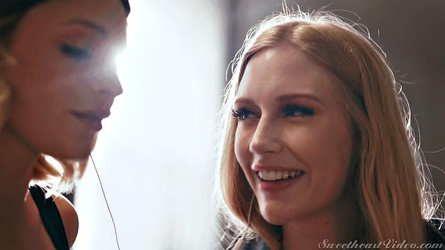 Girls Kissing Girls 25 Scene 4 - Surprise Encounter