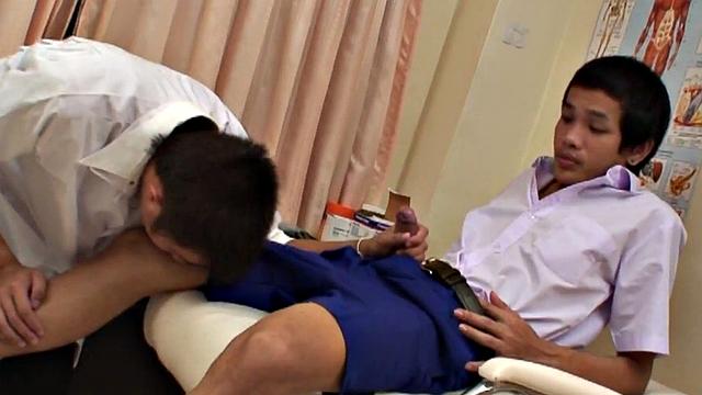 Pervy asian doc sucking twunk