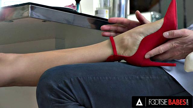 FOOTSIE BABES - Hot Renata Fox Please Her Man With Her Sexy Feet