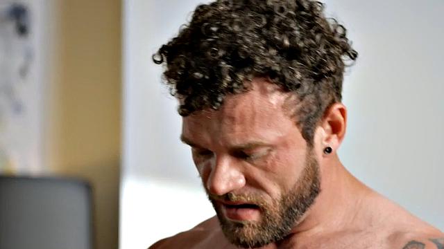 Amateur jock analfucks his lover