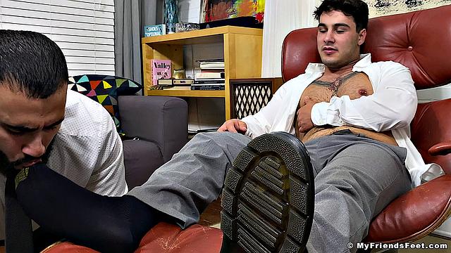 Дэнни получает поклонение - Дэнни