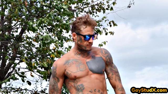 Inked muscle jock sucked by horny BF