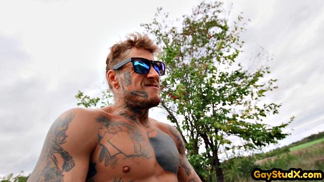 Inked muscle jock sucked by horny BF