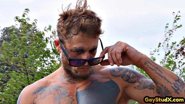 Inked muscle jock sucked by horny BF