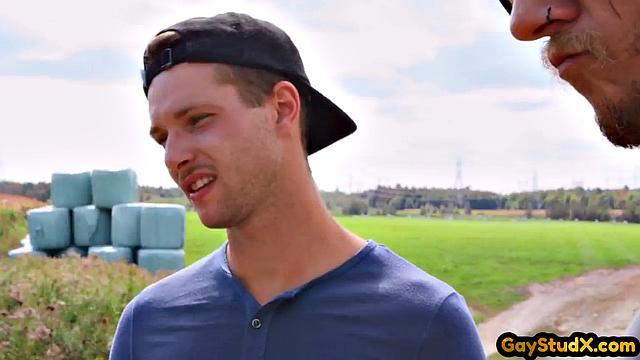 Inked muscle jock sucked by horny BF