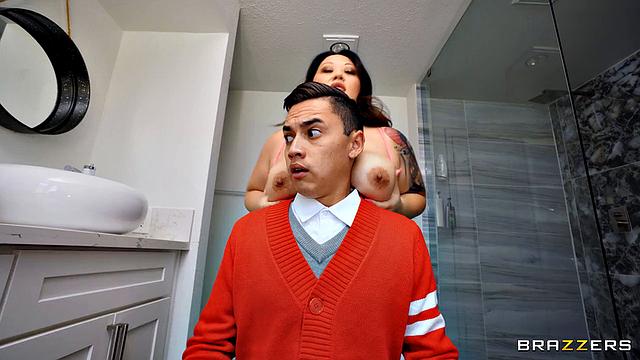 Selfie Girl Needs Some Help