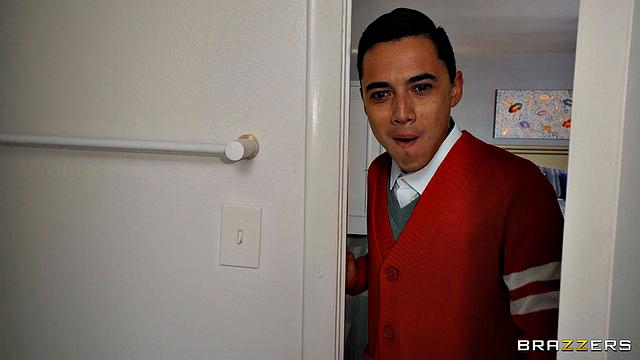 Selfie Girl Needs Some Help